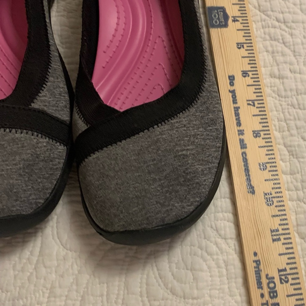 CROCS Women's Business Day Stretch Skimmer Gray and Black Flats - Picture 8 of 9